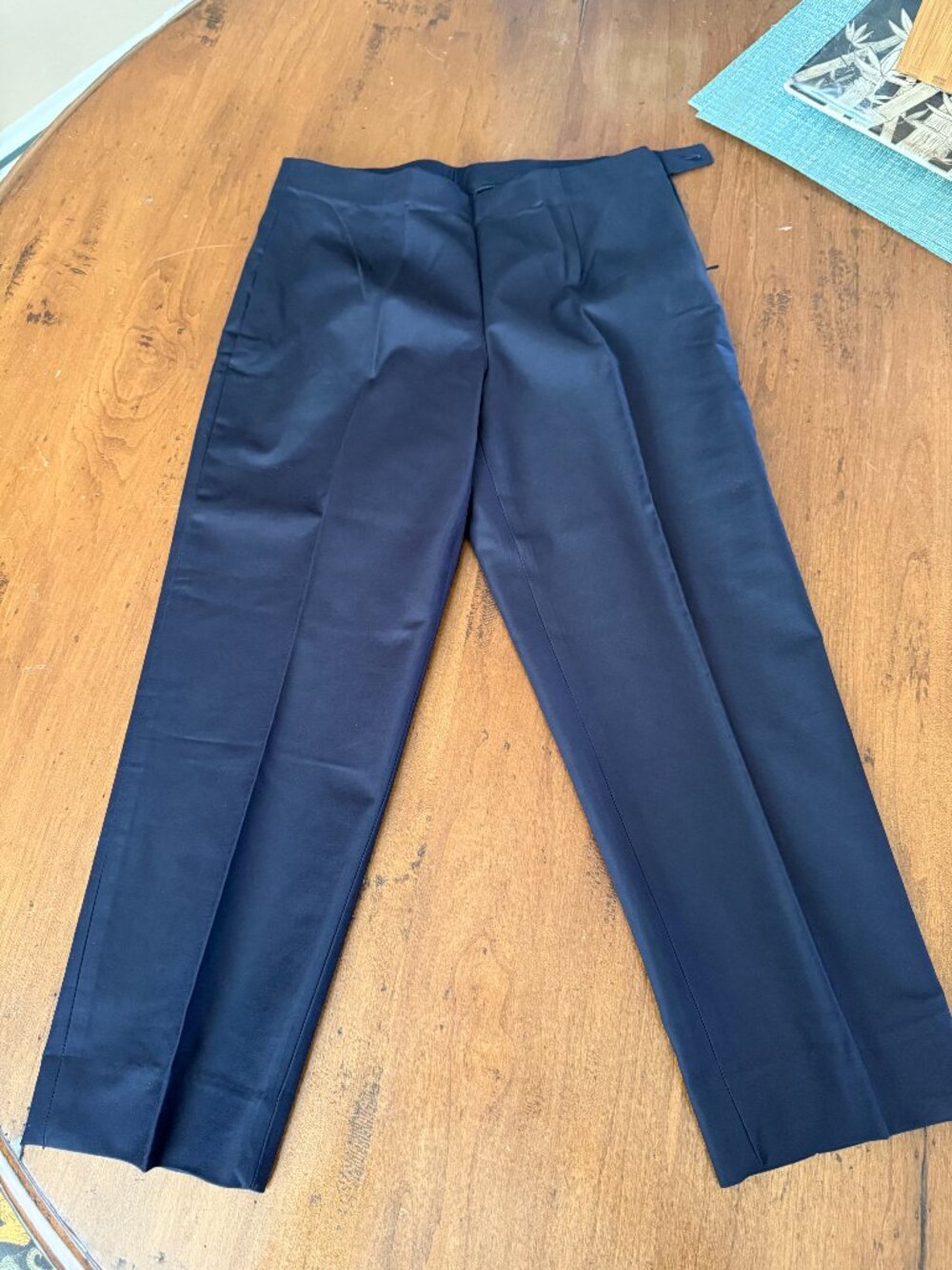 Nic + Zoe Navy Cropped Pants — Size 6 — Tailored Fit — Excellent Condition